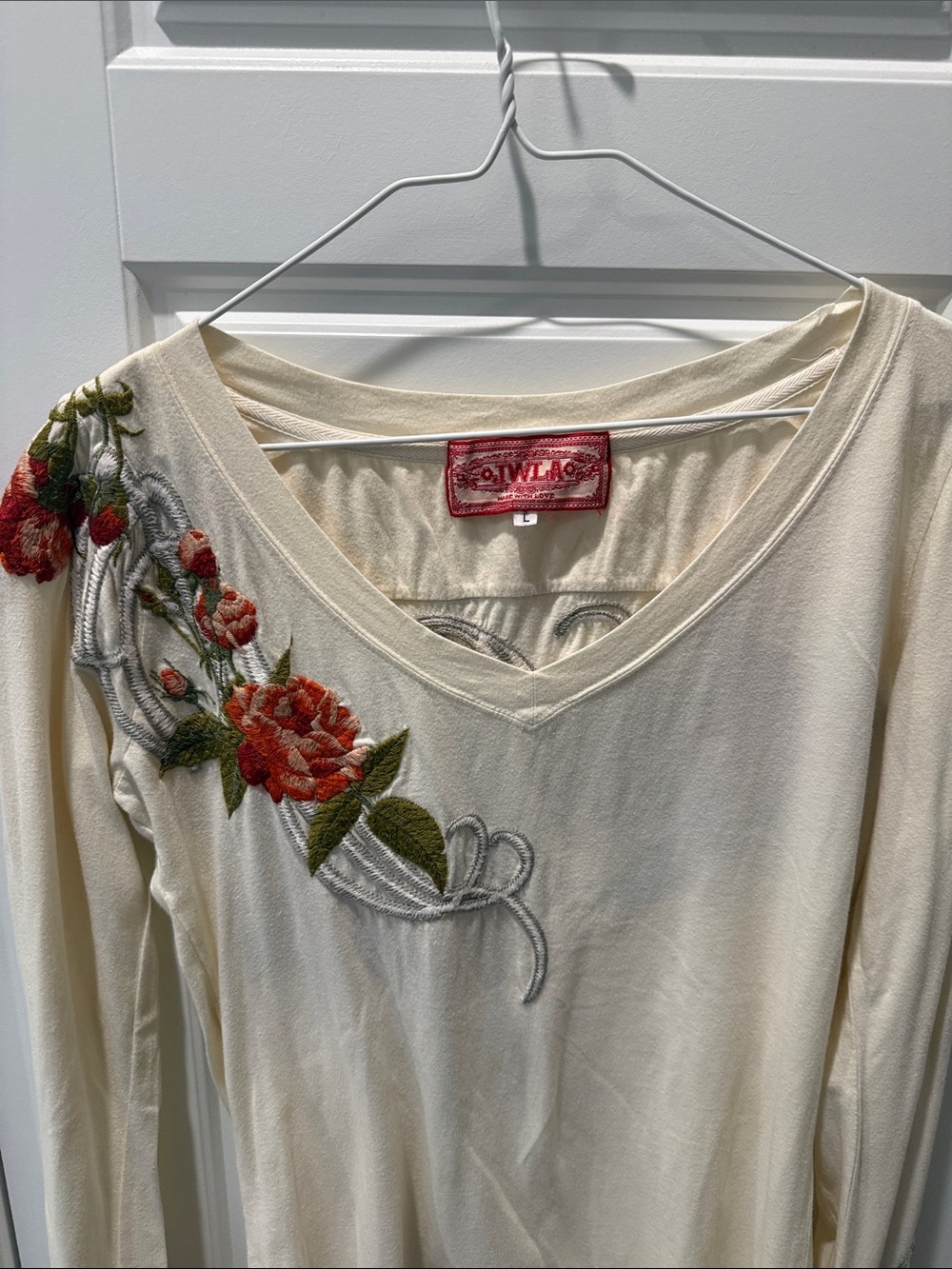 Vintage OWLA Cream V-Neck Long Sleeve Top with Red Floral Embroidery - Picture 2 of 9